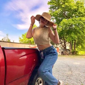 Meet your Posher, Maya